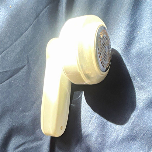 White manual handheld lint - white,